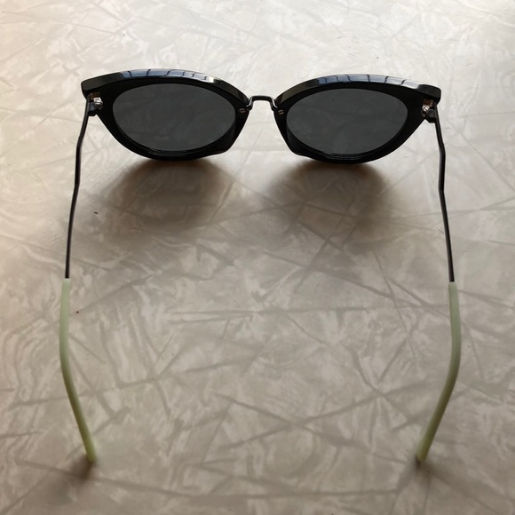 Fendi Mirrored Cat Eye Sunglasses Black Acetate - Picture 5 of 8